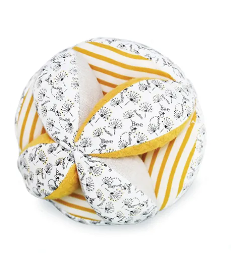 Balle d'éveil bébé avec Hochet intégré - Pollen l'abeille en coton BIO - 15 cm - Modèle aléatoire