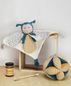 Balle d'éveil bébé avec Hochet intégré - Pollen l'abeille en coton BIO - 15 cm - Modèle aléatoire